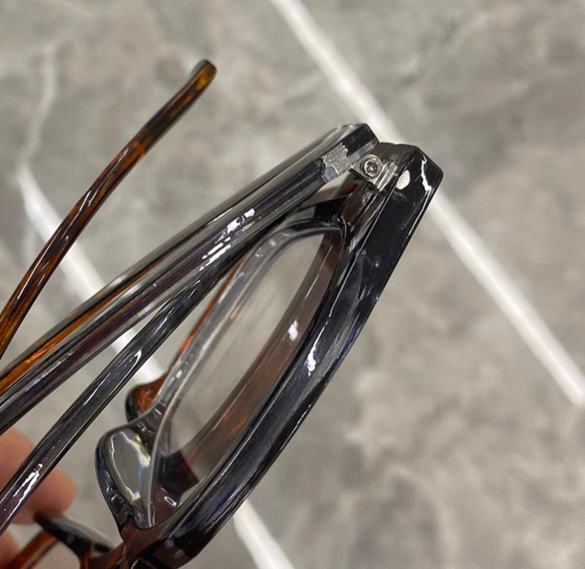 leo vision glasses