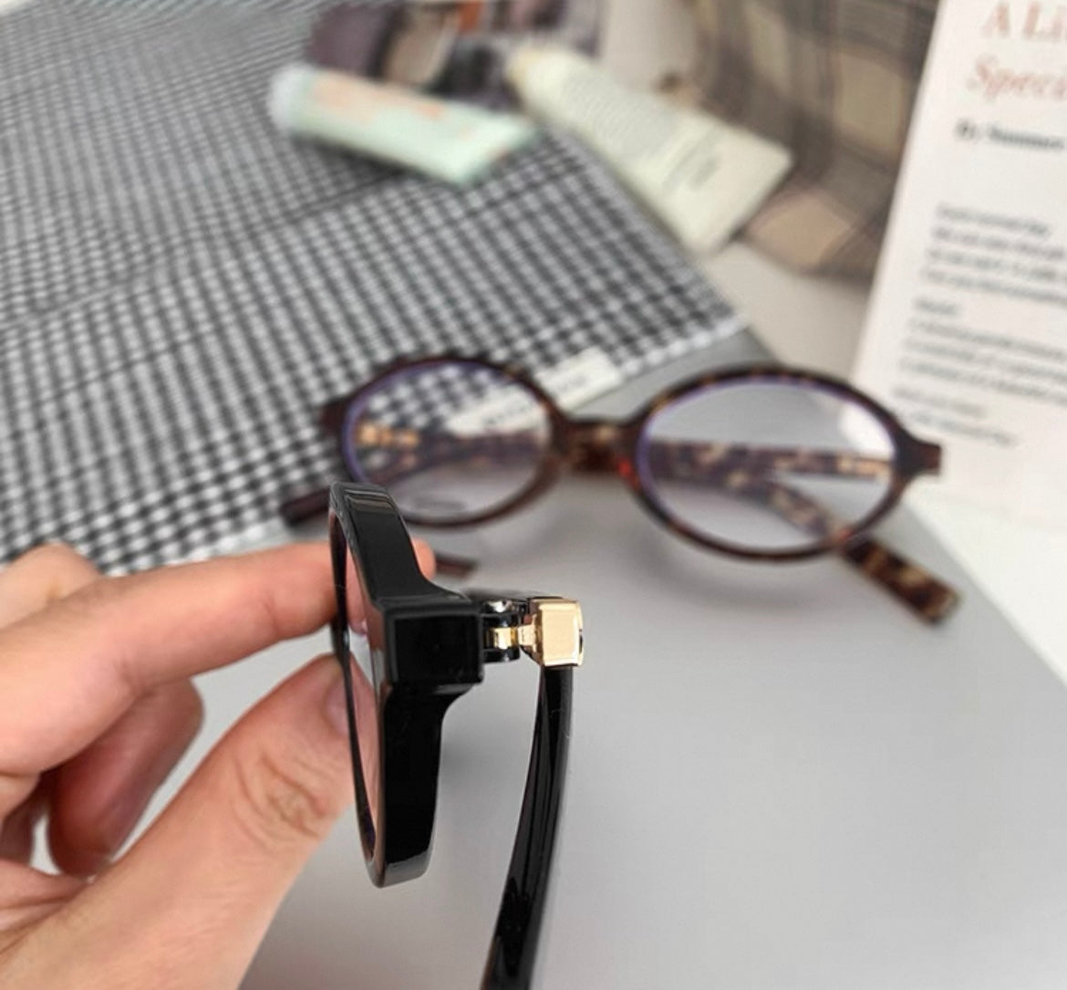 leo glasses v2