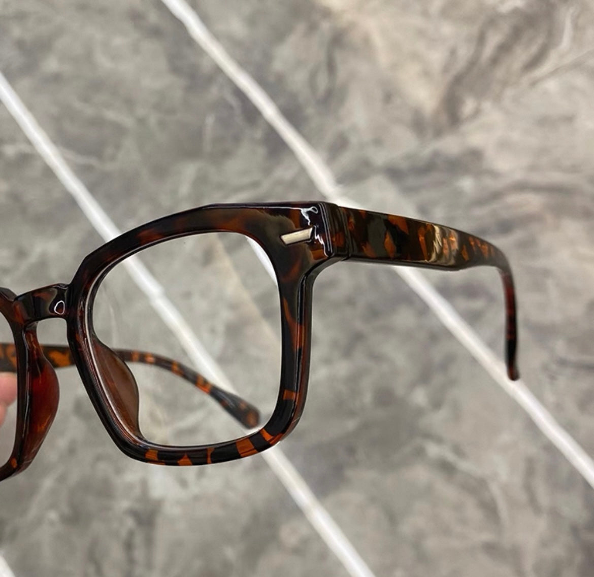 leo vision glasses