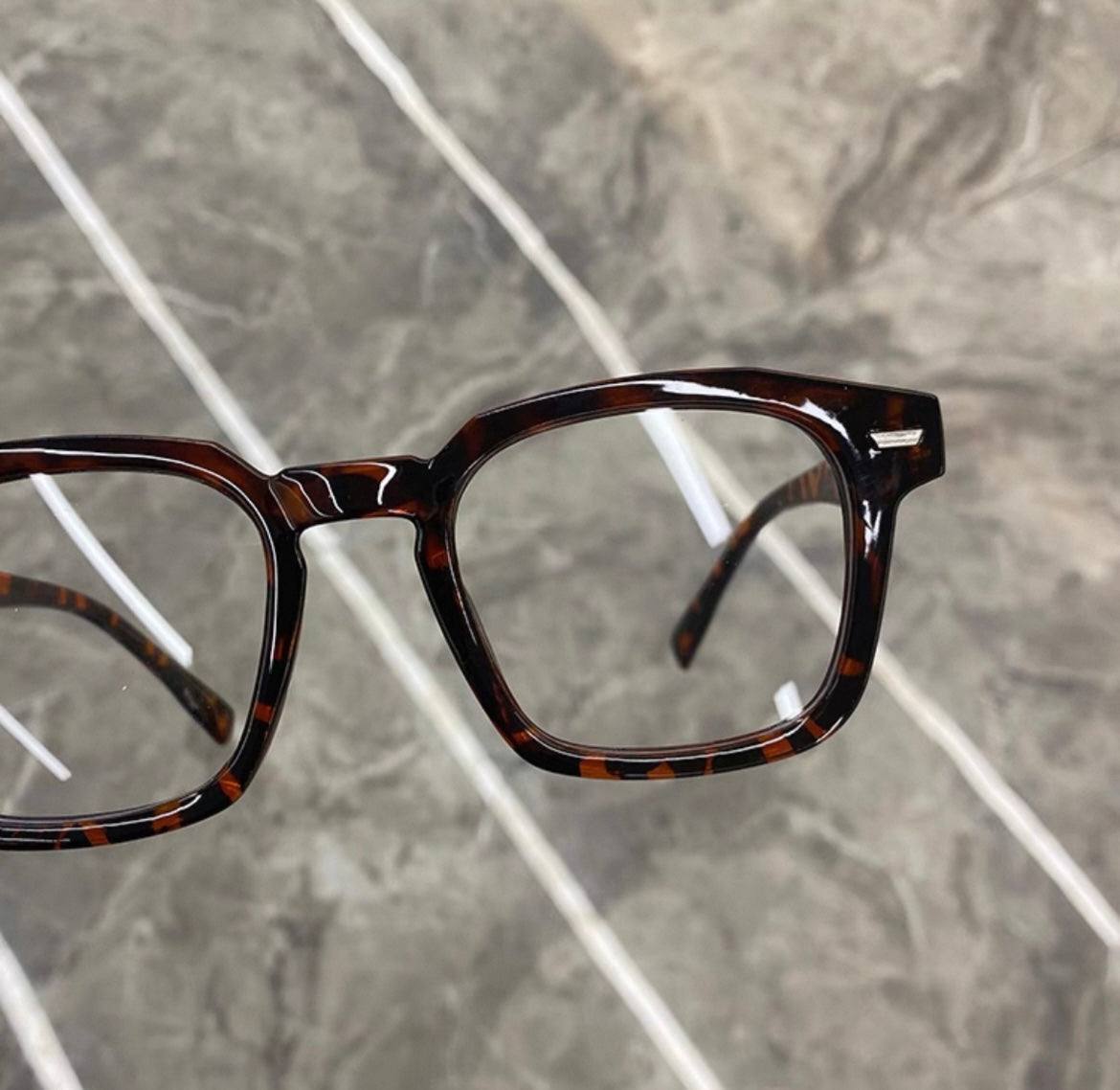 leo vision glasses